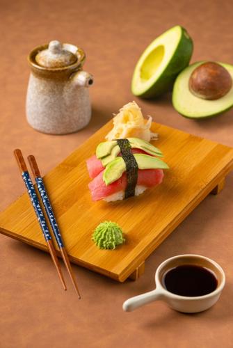 Nigiri Tuna Avakado 
