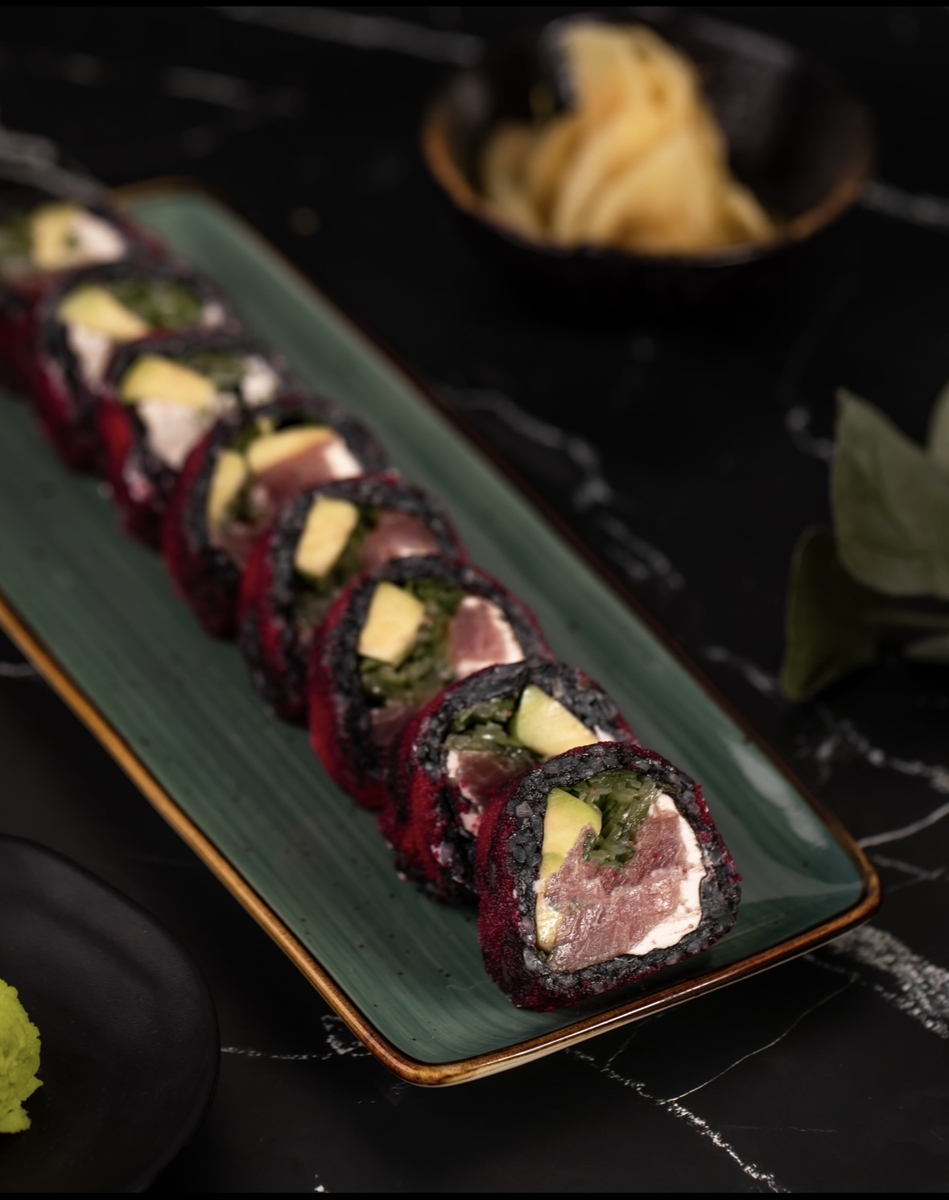 Red Black Tuna Caleforniya Roll