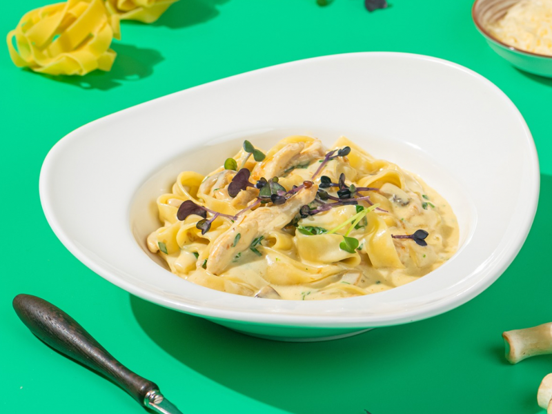 Fetuçini pasta (Toyuqlu)